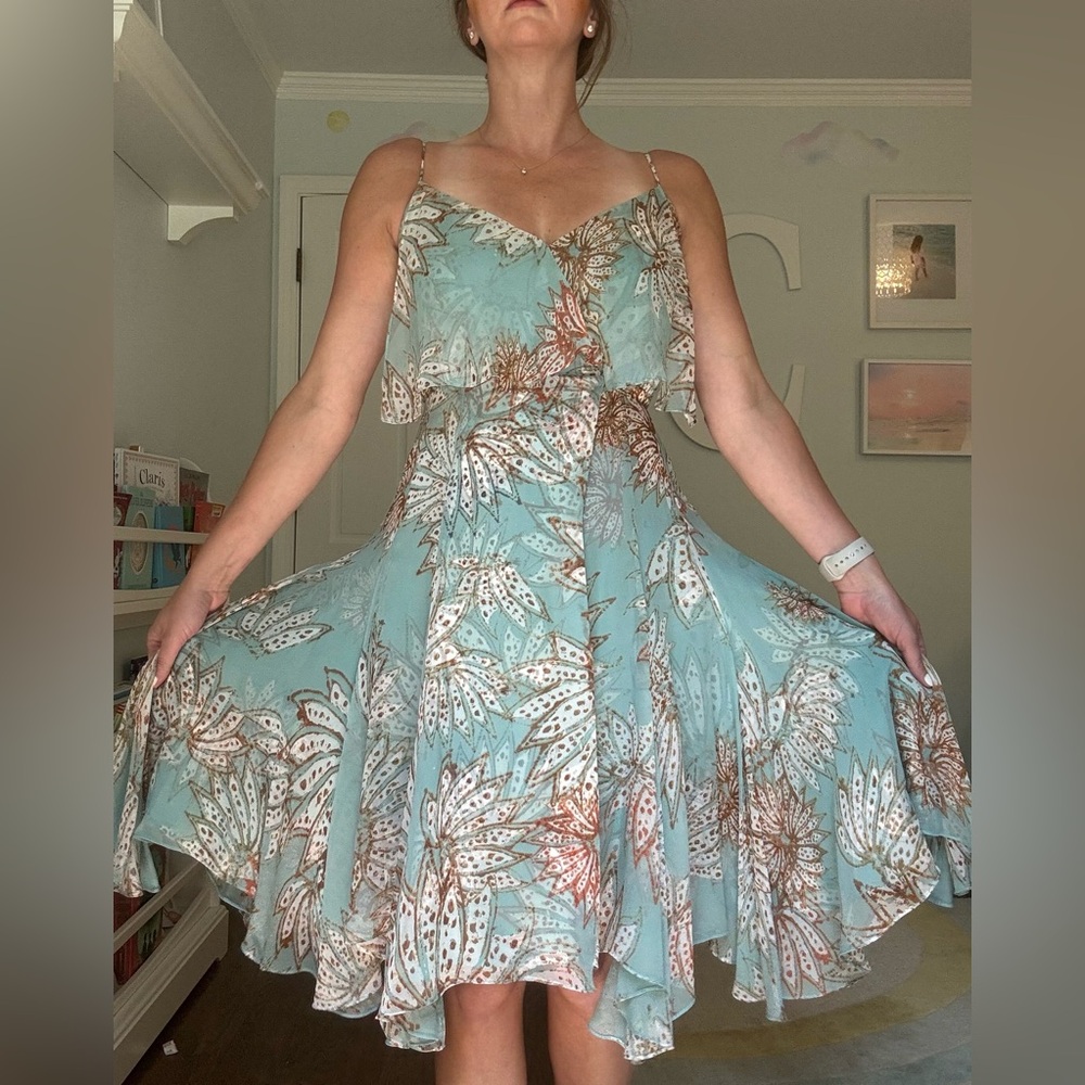 Diane Von Furstenberg Blue silk chiffon dress. Size 0